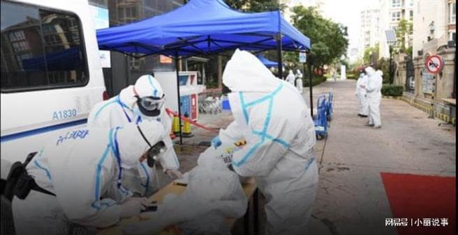 青岛处于高峰来临前快速传播阶段，日增感染50万人上下。（网易）