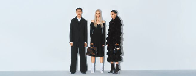 FERRAGAMO Holliday系列整体以简洁、中性色调，搭配亮色商品塑造节庆气息。（FERRAGAMO提供）