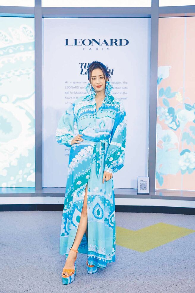 莫允雯穿上这套略显保守的度假洋装，笑说自己想打造一个不一样的度假风格。（Leonard提供）