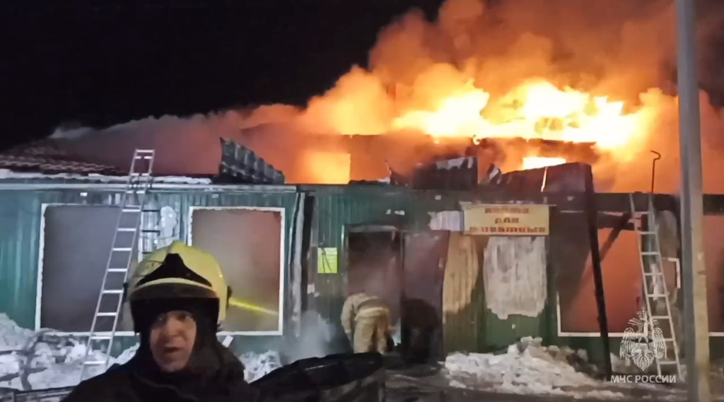 西伯利亚克麦洛伏市（Kemerovo）一间未登记註册的养老院今天发生火警，造成20人丧命、6人受伤。图/美联社(photo:ChinaTimes)