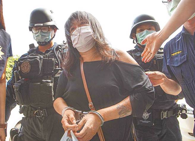 高雄城中城纵火烧死46命，黄格格延押2个月。(中时资料照)