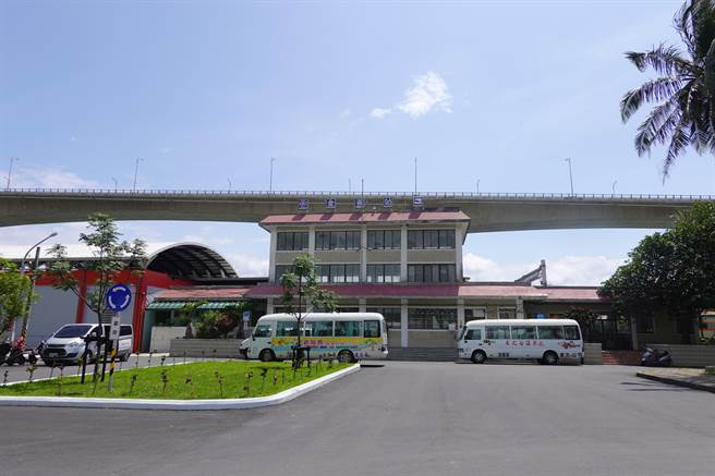 因应元旦连续假期交通量，公路总局第三区养护工程处将于今年12月31日至明年1月2日共3天实施交通疏运计画。(蔡旻妤摄)