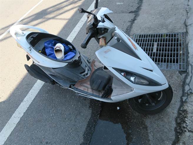 大雅區中清路四段與雅環路口，昨天發生一起砂石車因煞車不及，追撞前方自大貨車，大貨車再撞擊前方待左轉起歩重機車的交通事故。(警方提供)