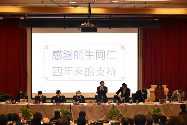 台大校长管中闵今(24)日主持任内最后一次校务会议。(李侑珊摄)