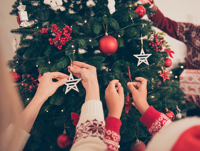 命理师提醒，欢庆耶诞节之余仍有12项禁忌需要遵守，包括不要穿黑衣，也不可说「鬼、死」2个字。（示意图／达志影像）
