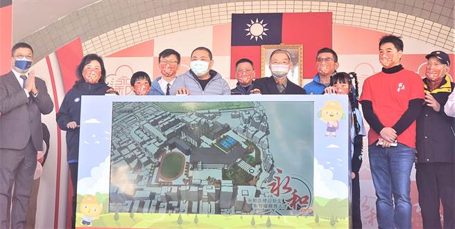 新北市永和国民小学今(24)日举办100周年校庆庆祝典礼，校方以「百岁永和，传承百穗」为主题，庆祝百周年校庆，新北市长侯友宜也到场祝贺。(黄敬文翻摄)