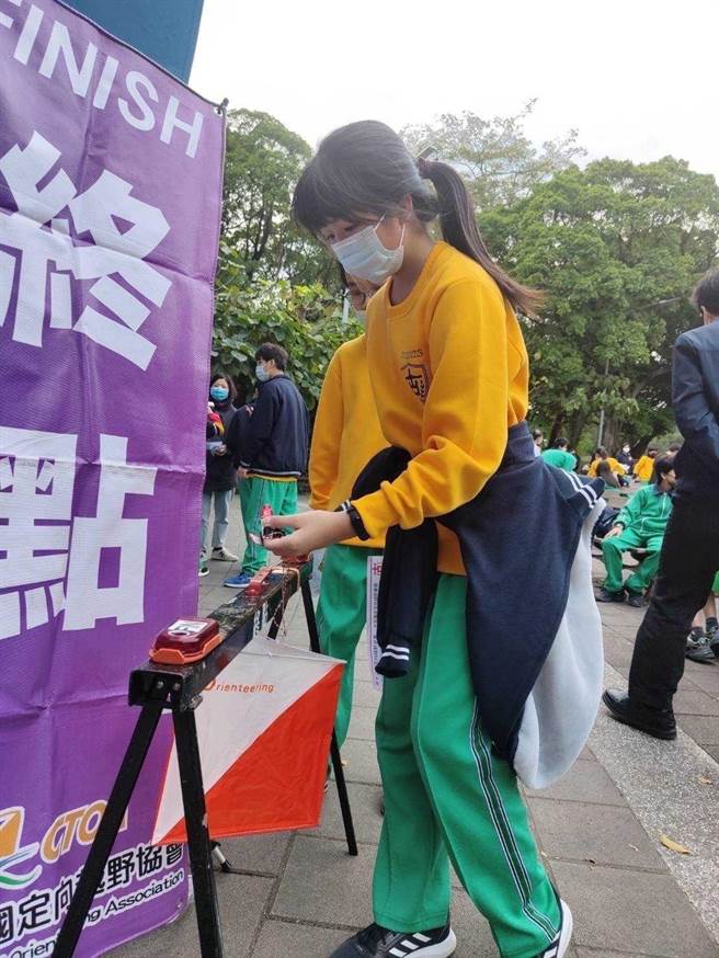 北市古亭国中日前与中华民国定向越野协会合作，在青年公园举办定向越野闯关。（古亭国中提供／张芷瑜台北传真）