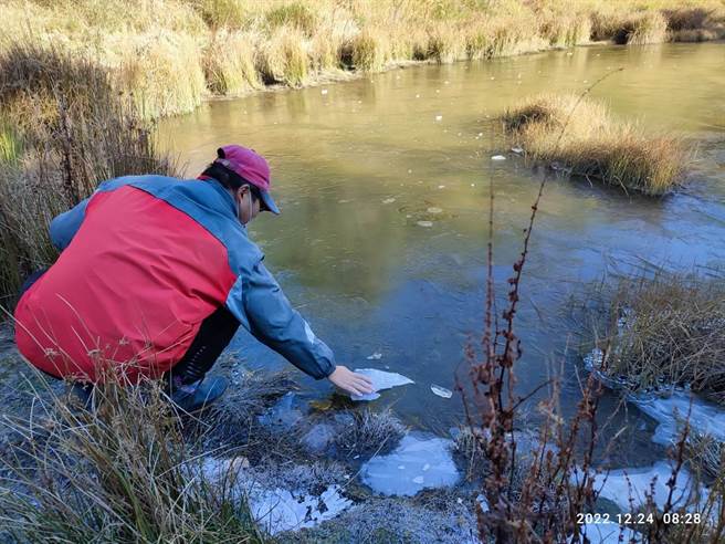 蓝茵湖都出现结冰状况，但近日结冰情况是今年来首次。（图／福寿山农场提供）