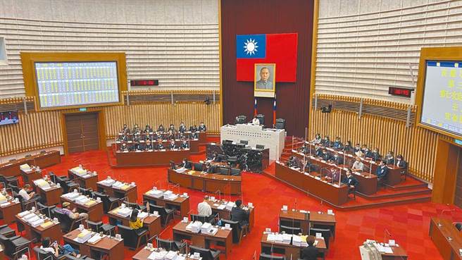 高市议会正、副议长选战诡谲多变，最新消息又传出，康裕成将与曾俊杰搭檔竞选此次高市议会正、副议长。（本报资料照片）