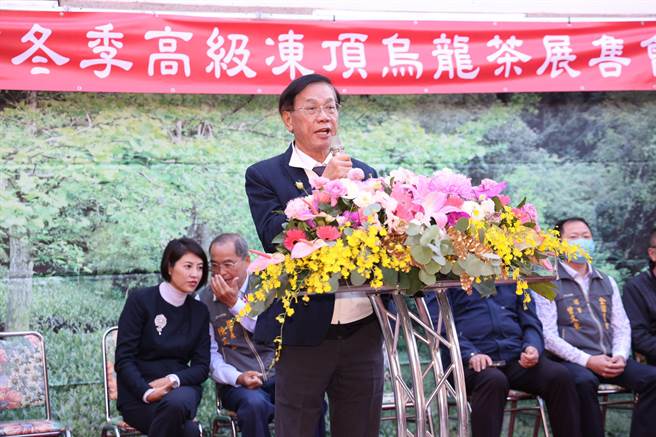 南投县长林明溱允诺，25日卸任后，将继续协同许淑华为开拓南投好茶新市场而努力。（县府提供／杨静茹南投传真）