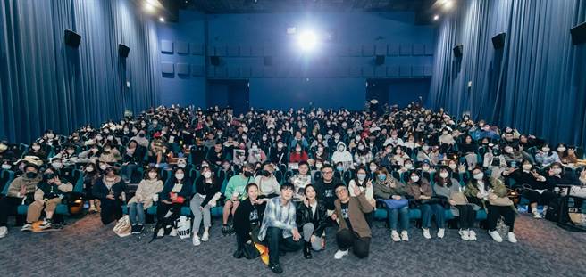 「凤南小队先行场」观眾反应热烈，还有来自马来西亚、泰国、韩国的粉丝。（车库娱乐、三凤制作提供）