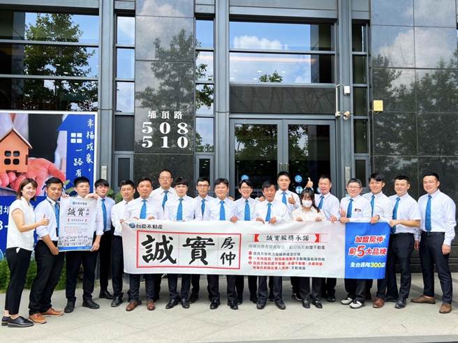 台庆不动产店长刁君豪今年培育出1位4千万经纪人、2位千万经纪人，印证「最佳发展平台」封号。（永庆房产集团提供）