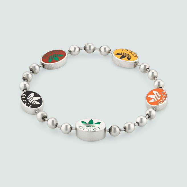 adidas x Gucci联名系列Gucci Trefoil珠链式手链，3万100元。（Gucci提供）