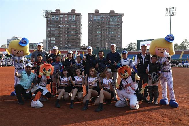 第25届诸罗山杯国际软式少年棒球邀请赛开幕。（廖素慧摄）