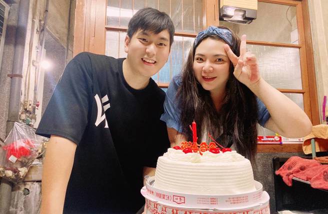 小甜甜尪爆逆風挺教會。(圖／取自小甜甜臉書)