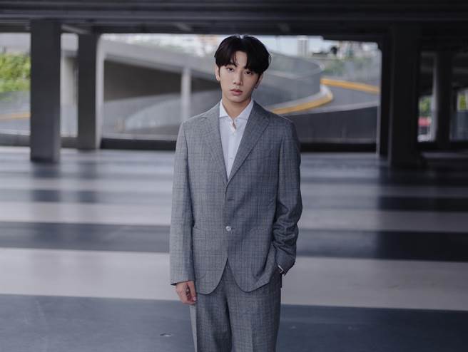 邱显博从幼稚园开始已学音乐15年，目前会小提琴、钢琴、爵士鼓、手风琴、萨克斯风共5种乐器。（罗永铭摄）