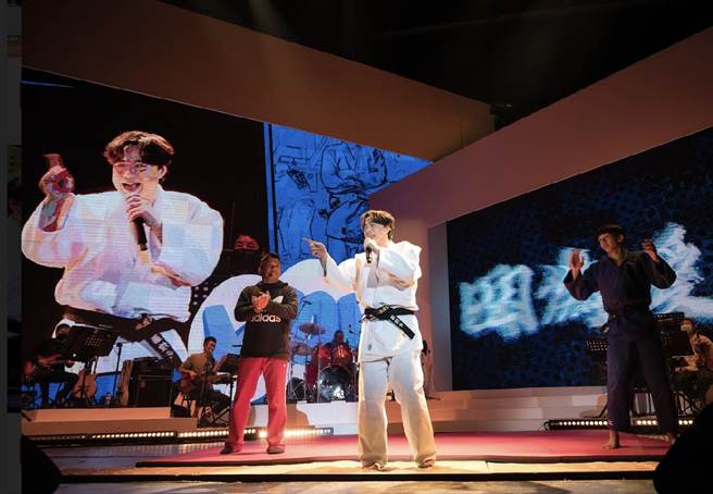 蕭煌奇尾聲換上柔道裝在舞台上對打。（宜辰整合行銷提供）