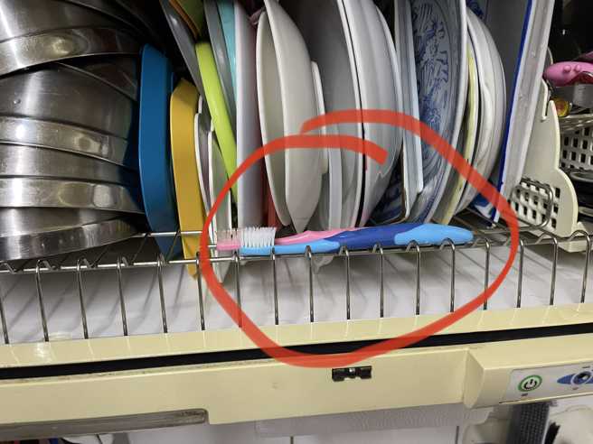 女子曝哥哥与嫂子一家生活习惯，让她大开眼界自我怀疑「是不是我三观有问题？」。（翻摄自脸书爆怨公社）