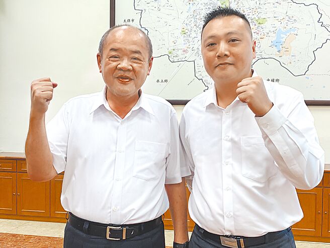 嘉义市议长庄丰安（左）将卸任，副议长苏泽峰（右）宣布参选正副议长。（廖素慧摄）