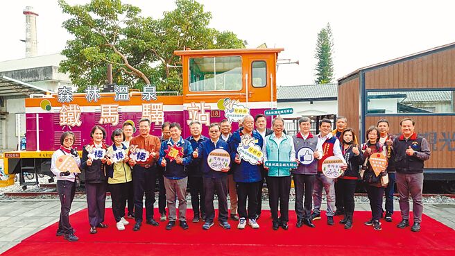 交通部观光局花东纵管处与台糖合作，将花莲糖厂内尘封已久的备用内燃车头整理翻新，打造铁马旅客补给站。（花东纵谷国家风景区管理处提供／王志伟花莲传真）