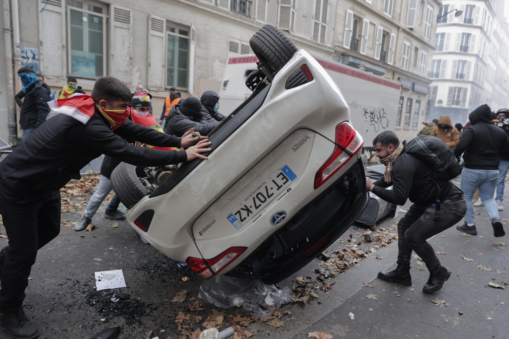 库德族示威群众连续第2天在巴黎与警爆发冲突。（图／美联社）(photo:ChinaTimes)