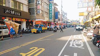 觀光潮遇遶境 台南市中心交通打結