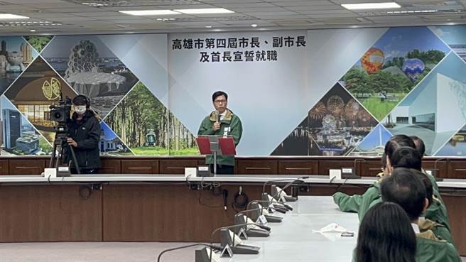 高雄市長陳其邁在宣誓中表示，「公平城市、社會共好」是施政的目標，市府團隊將透過具體的行動，帶領高雄起飛。（崔正綱攝）