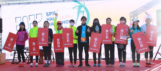 活动会场更准备各式各样节目，等选手回来一同欢庆耶诞节。（硅品公司提供）