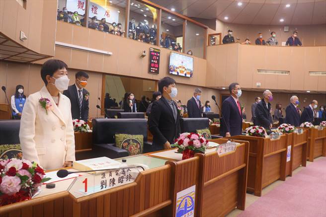 澎湖县议会25日上午10时举行第20届议员宣誓就职典礼，随后立即进行正副议长选举。（张茂雄摄）
