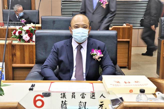 副议长由蓝凯元当选，他拿下17票。（张茂雄摄）
