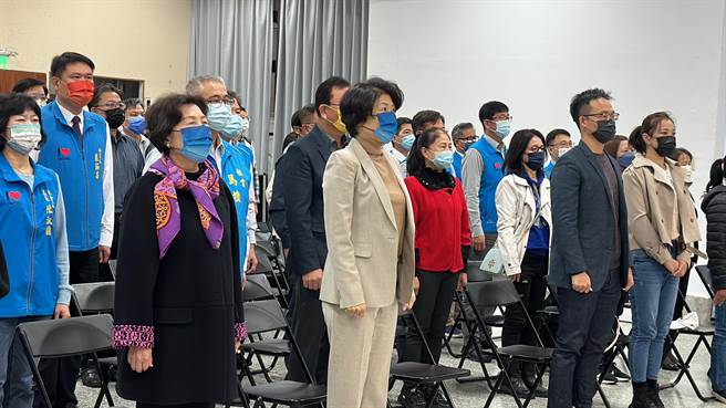 台东县第19届县长宣誓暨就职典礼今天在台东县政府大礼堂举行，饶庆铃的家人与县府一、二级主管、竞选团队都到场观礼。（蔡旻妤摄）