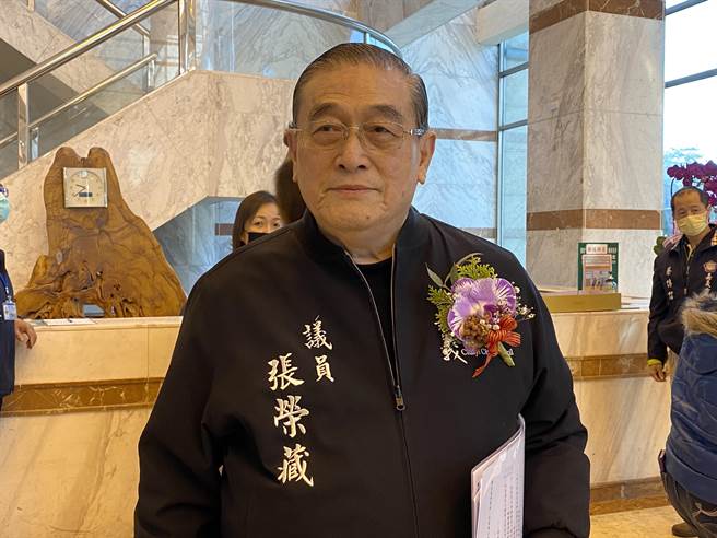 10连霸议员张荣藏获11票当选嘉义市副议长选举。（廖素慧摄）