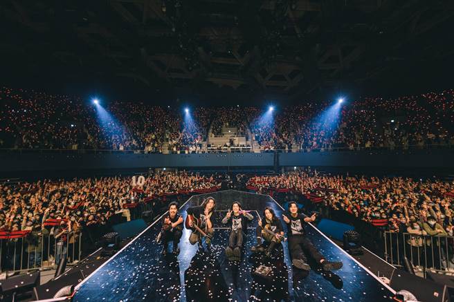 麋先生《WE 我们的十年》演唱会大合照。（相信音乐提供）