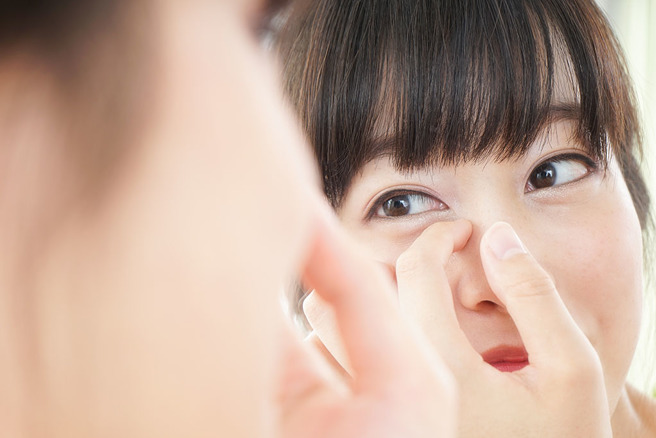 中医师指出，除了因老化导致肾气衰退之外，体质太过燥热跟虚寒者也可能导致眼屎变多。（示意图／达志影像）