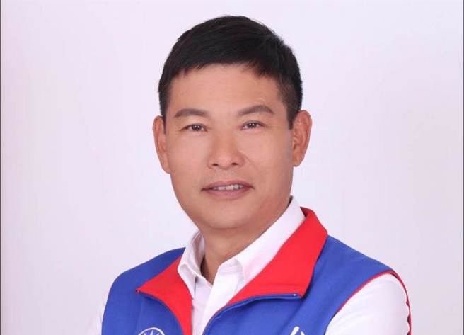國民黨台南市議員李鎮國跑票支持民進黨議長參選人邱莉莉後，在臉書發文 指「這是他為了爭取一席國民黨副議長不得不做的決定」。（摘自李鎮國臉書）