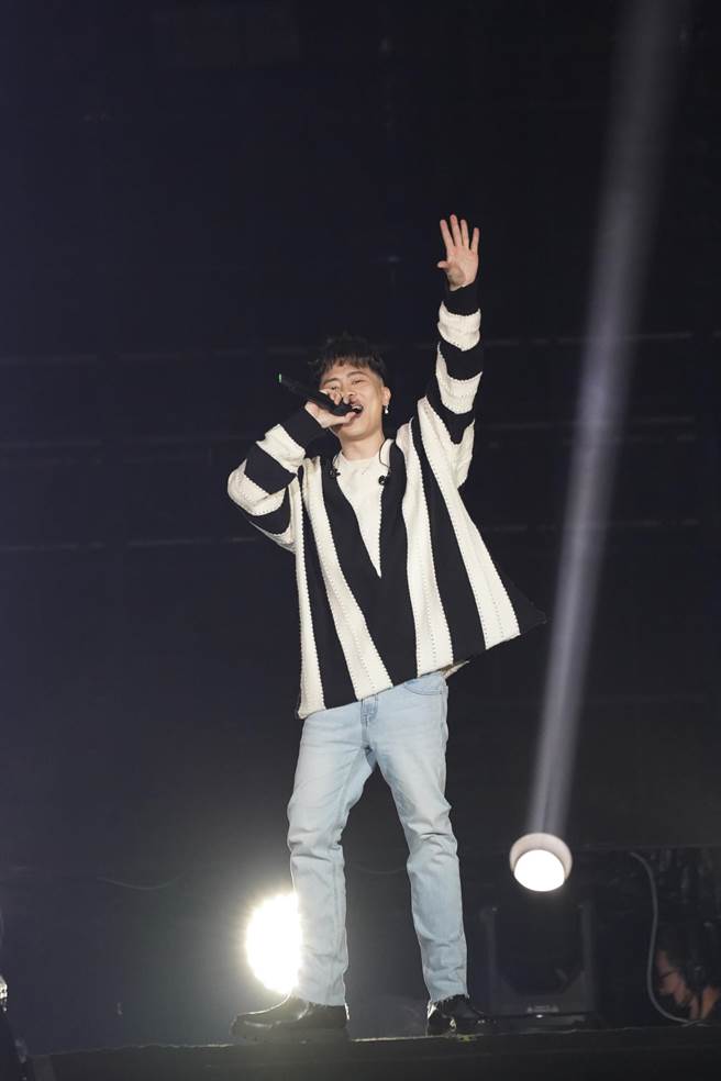 蕭秉治今擔任開場演出嘉賓。（相信音樂提供）