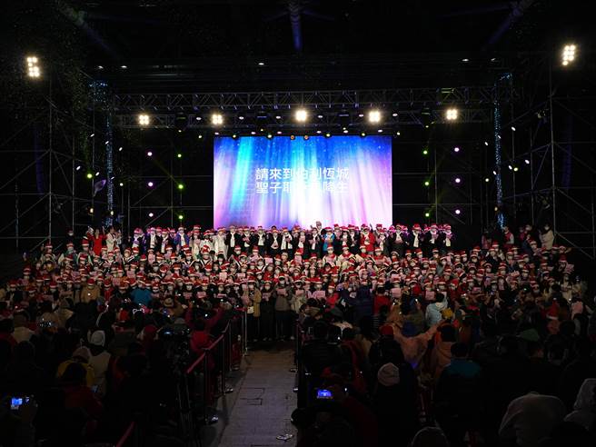 新北市长侯友宜率领市府新团队出席2022新北市耶诞平安晚会。（黄敬文摄）