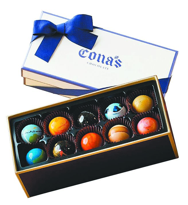 家樂福獨家新上架，Cona’s星座巧克力，10入／698元。（家樂福提供）