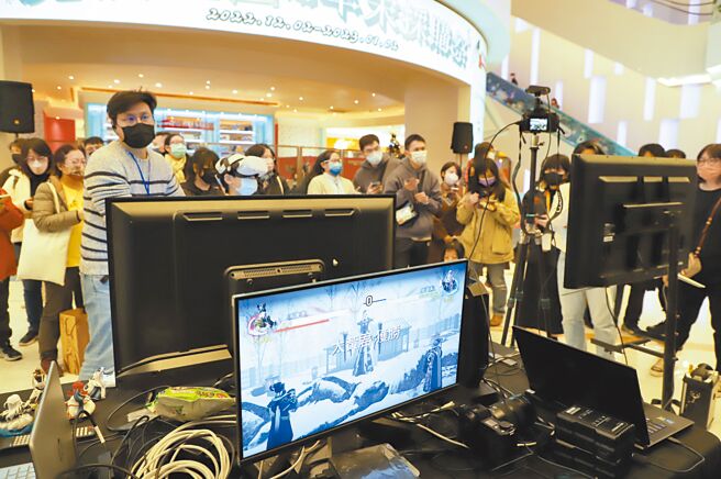 在异地游戏中，玩家可选择素还真、一页书或叶小钗等英雄。（霹雳提供）