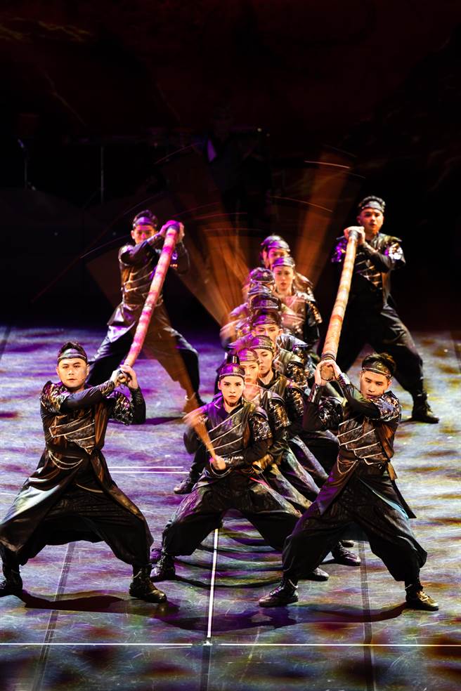 朱宗庆打击乐团在八里承租的仓库，受到火灾波及，影响最大的是最近要上演的《木兰》布景道具受损。（击乐文教基金会提供）