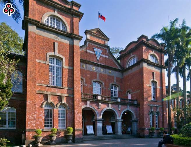 在《民法》下修成年年龄至18岁后，未来高中校园里面将有更多成年学生。（本报资料照片）