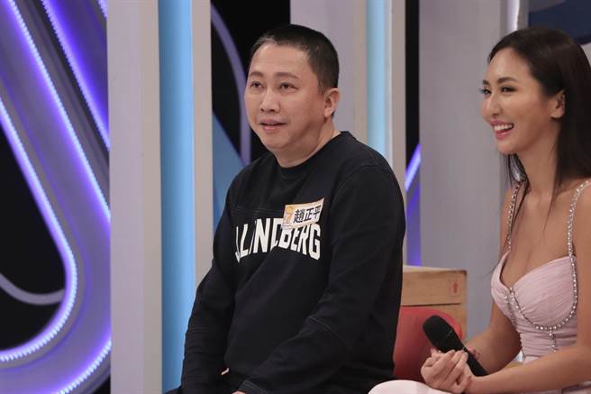 赵正平（左）、蔷蔷被拱交往、结婚。（中天综合台提供）