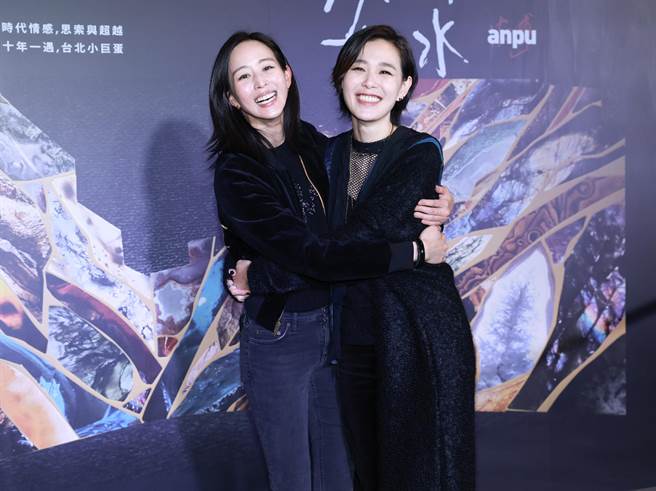 安溥昨晚小巨蛋演唱会圆满落幕，好友张钧宁到场送上爱的抱抱。（陈俊吉摄）