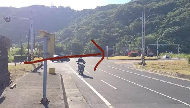 由于从岳明新村出来的道路，指标标示不明，当地居民表示，兰阳隧道逆向行驶早就不是第一次了。（吴佩蓉摄）