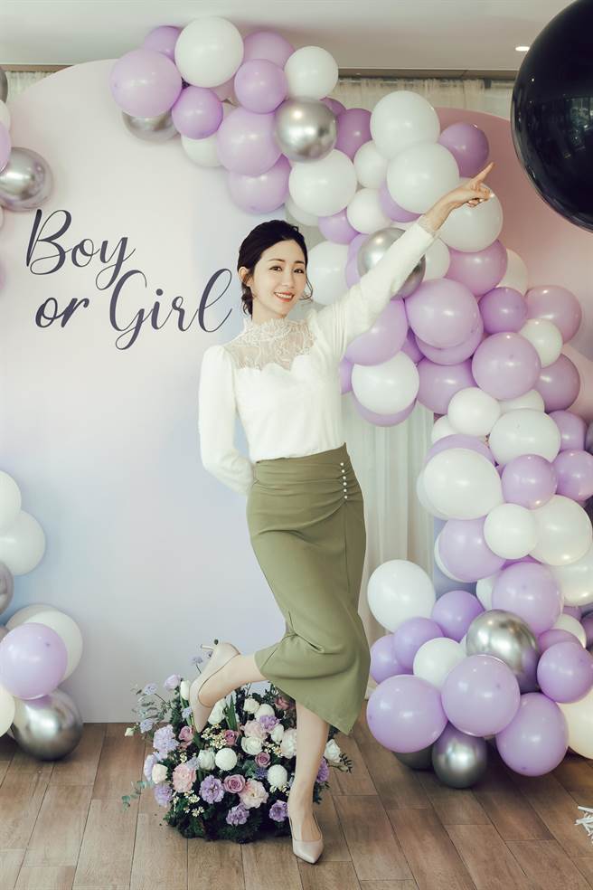 安唯绫与老公于中中举办宝宝性别公布派对。（安唯绫提供）