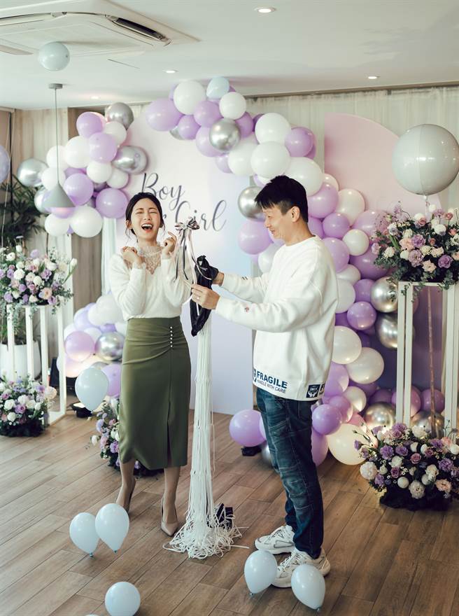 安唯绫与老公于中中举办宝宝性别公布派对。（安唯绫提供）