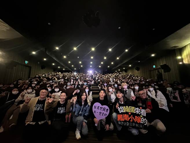 电影《想见你》先行场挤满人潮，韩、泰、大马粉丝来台追星。（车库娱乐、三凤制作提供）