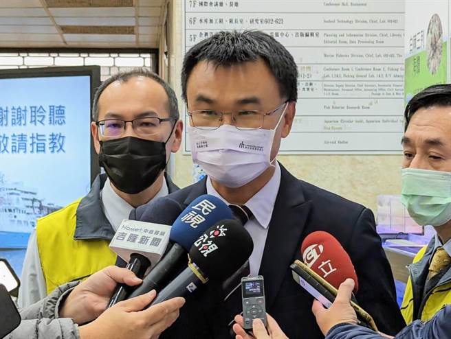 農委會主委陳吉仲表示，農委會將全力確保禽流感防疫，確保國人在農曆年前能夠有充分的雞蛋及禽類等民生必須品。（張志康攝）