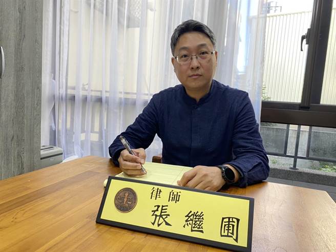 律师张继圃表示，很多失智长辈、生病住院或过世后，手足间衍生刑事案件，例如，偽造文书、诈欺等，应声请监护宣告或辅助宣告，避免触法。（张妍溱摄）