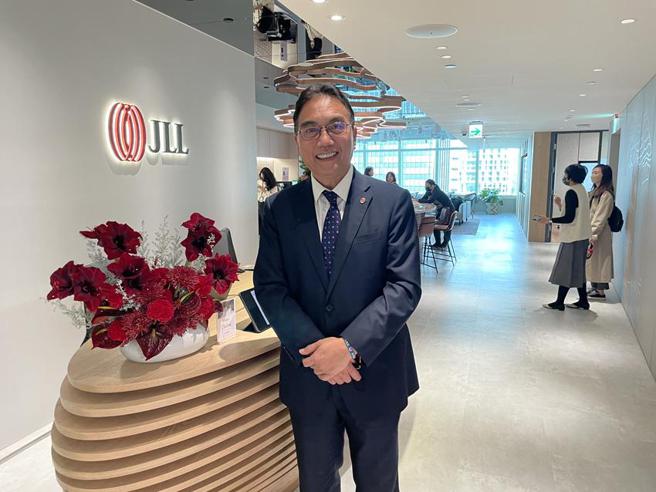 （仲量联行董事总经理赵正义今（26）日表示，为迎接2050净零碳排的目标，宣布台北办公室，全新落成，成为「台北101」大楼里面第一家，同时也是不动产外商顾问公司五大行当中第一家办公室率先获LEED及WELL国际认证的公司。图／蔡惠芳）